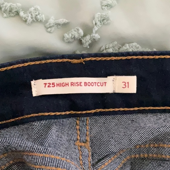 Women’s Levi's Dark High Rise Bootcut Jeans, Sz 31 - Picture 2 of 6